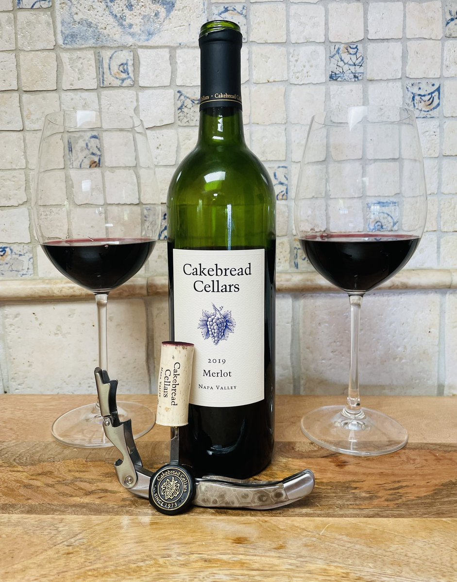 BartlettBacchus's tweet photo. Closing out my week with a very tasty #Cakebread Merlot and burgers heading to the grill. #NapaValley #Wine https://t.co/BUn5iuSj3h