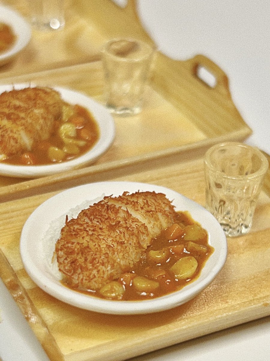 been working on some chicken cutlet curry 🍛 thinking of adding a little bowl of salad for their trays 🥰