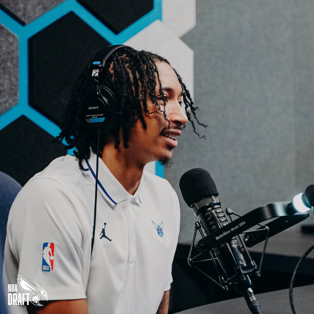 First day at the office 💼

#HornetsDraft | #LetsFly