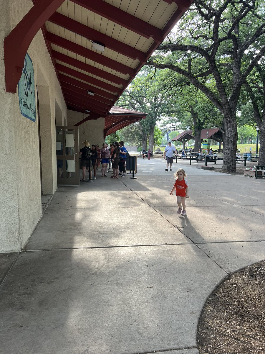 No line at sea salt on a Friday night?! Everyone’s at taylor swift 😱