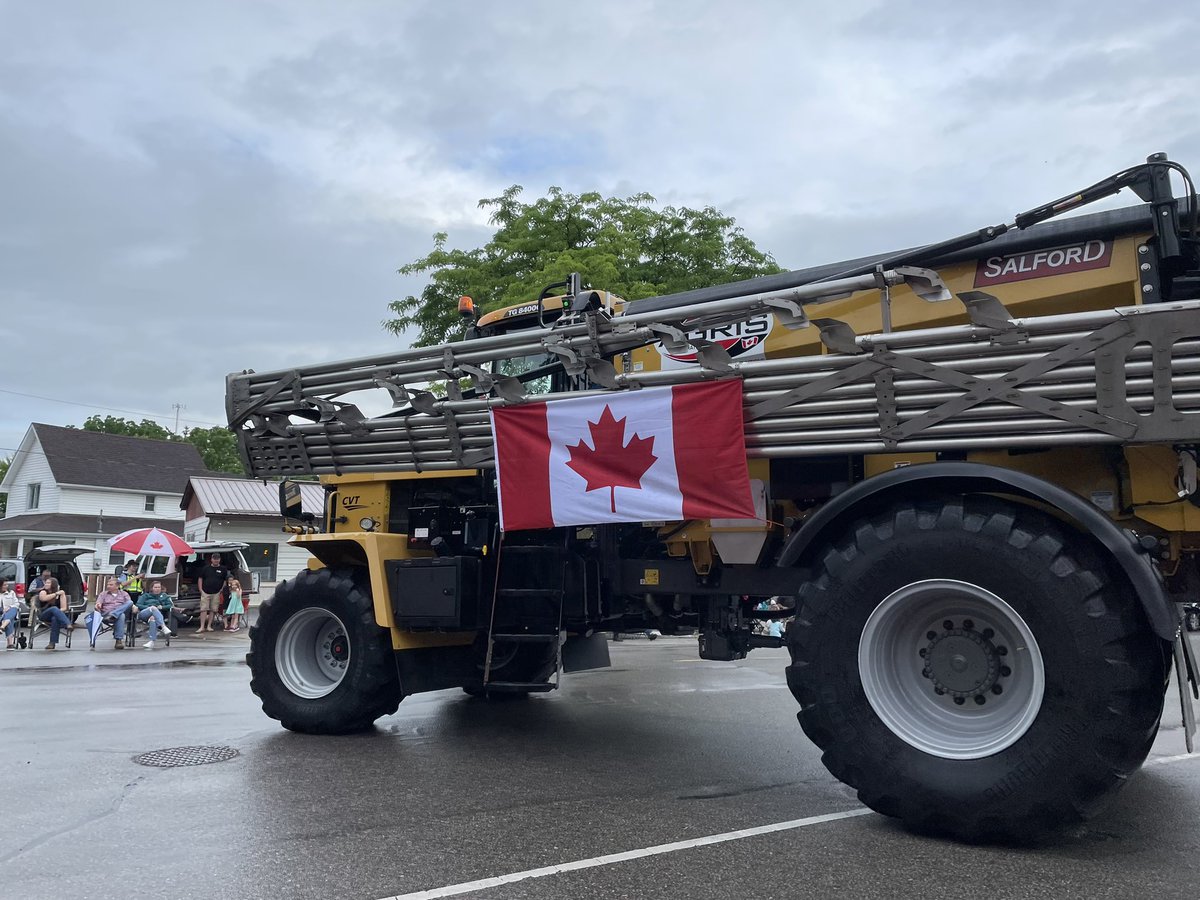 Our operator Doug has his airflow #andyclean for tonight’s Thamesville Threshing Fest Parade