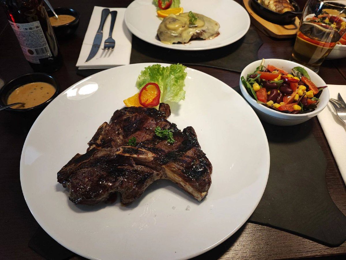 macarioperado's tweet photo. Party with friends, delicious steak https://t.co/Of6hxvrZV1