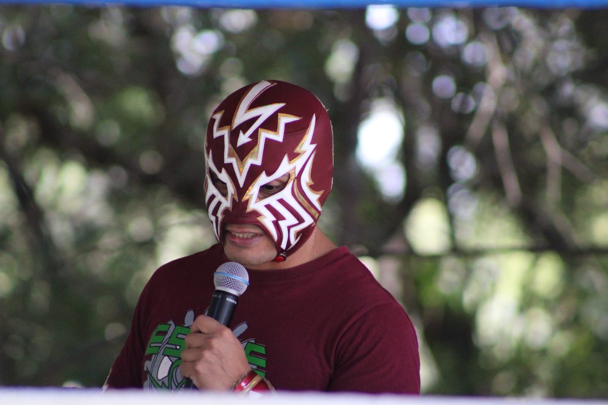 ipndeportes's tweet photo. Viernes de Exhibición de Lucha Libre en Zacatenco.
Nuestro agradecimiento a Grupo Lucha Libre AP, a los luchadores participantes y especialmente a @ElectricoCmll #OrgullosamentePolitécnico egresado de @ESIMEZ_OFICIAL por el apoyo otorgado a la #DADIPN.
#NadieHaceNadaSolo https://t.co/7M8NpI9cao
