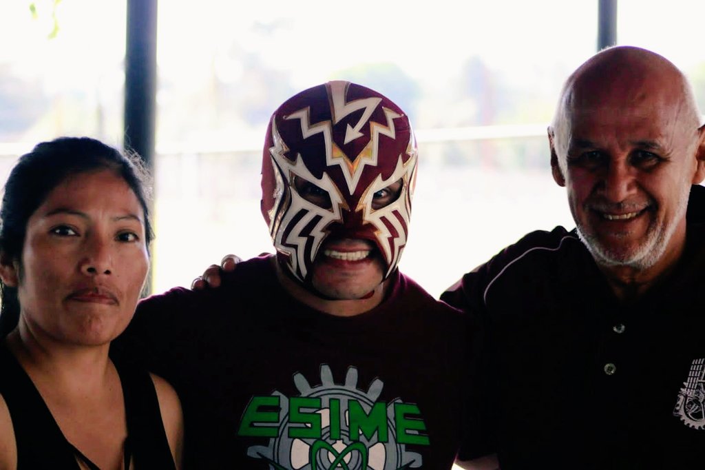 ipndeportes's tweet photo. Viernes de Exhibición de Lucha Libre en Zacatenco.
Nuestro agradecimiento a Grupo Lucha Libre AP, a los luchadores participantes y especialmente a @ElectricoCmll #OrgullosamentePolitécnico egresado de @ESIMEZ_OFICIAL por el apoyo otorgado a la #DADIPN.
#NadieHaceNadaSolo https://t.co/7M8NpI9cao