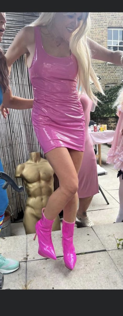 superfreak2021's tweet photo. The shiny latex stripper barbie boots are now in the hands of @Godjessdesire , hit her up if you want to own these high heeled boots worn by myself and my fab mistress @Godjessdesire https://t.co/IZG0knVqVq