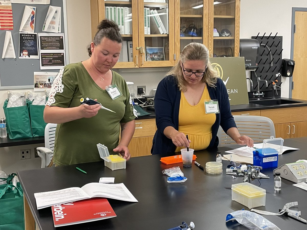 SandersGISA's tweet photo. Had a sweet time with OH teachers testing properties of Honey: made serial dilutions to plate for sterility, made protein stds to test protein concentration, pH, pollen extraction &amp; sensory evaluation @grownextgen Ag Grad Biotech Academy! @Ohiosoycouncil @CortevaUS @PioneerSeeds https://t.co/LjYQXn1QGd