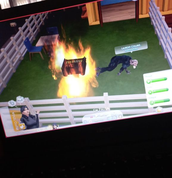 Porra_Sims's tweet photo. vim ver o macho e ele morreu queimado, amo esse jogo https://t.co/b3N7AODpNH