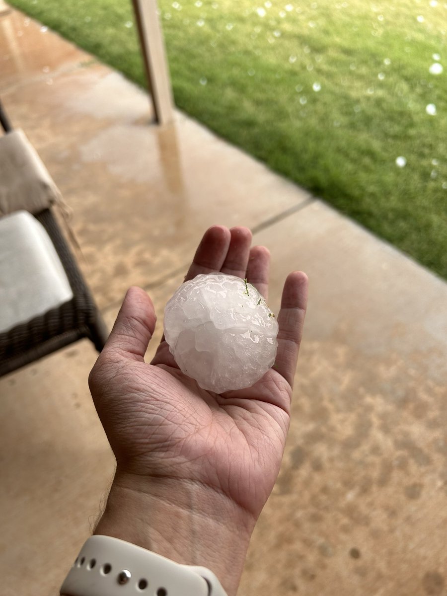 Aubby_G's tweet photo. @NWSLubbock 98th and upland about 10 min after it fell https://t.co/q0YKYDOHYU