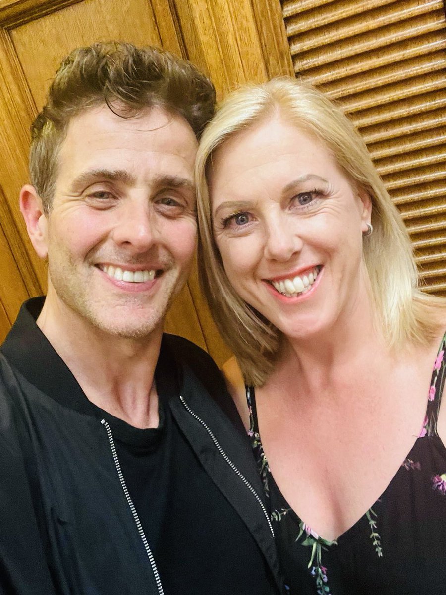 sazstocker's tweet photo. @joeymcintyre you 100% smashed it tonight! Voice on point, total showman! I loved every minute! 🩵 #IYKYJ https://t.co/anw0eIFuYP
