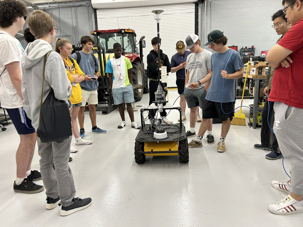 Lirong Xiang tweet media