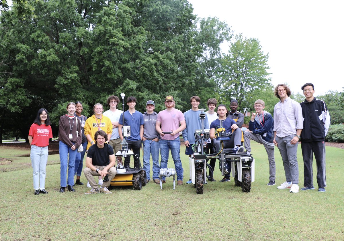 Lirong Xiang tweet media