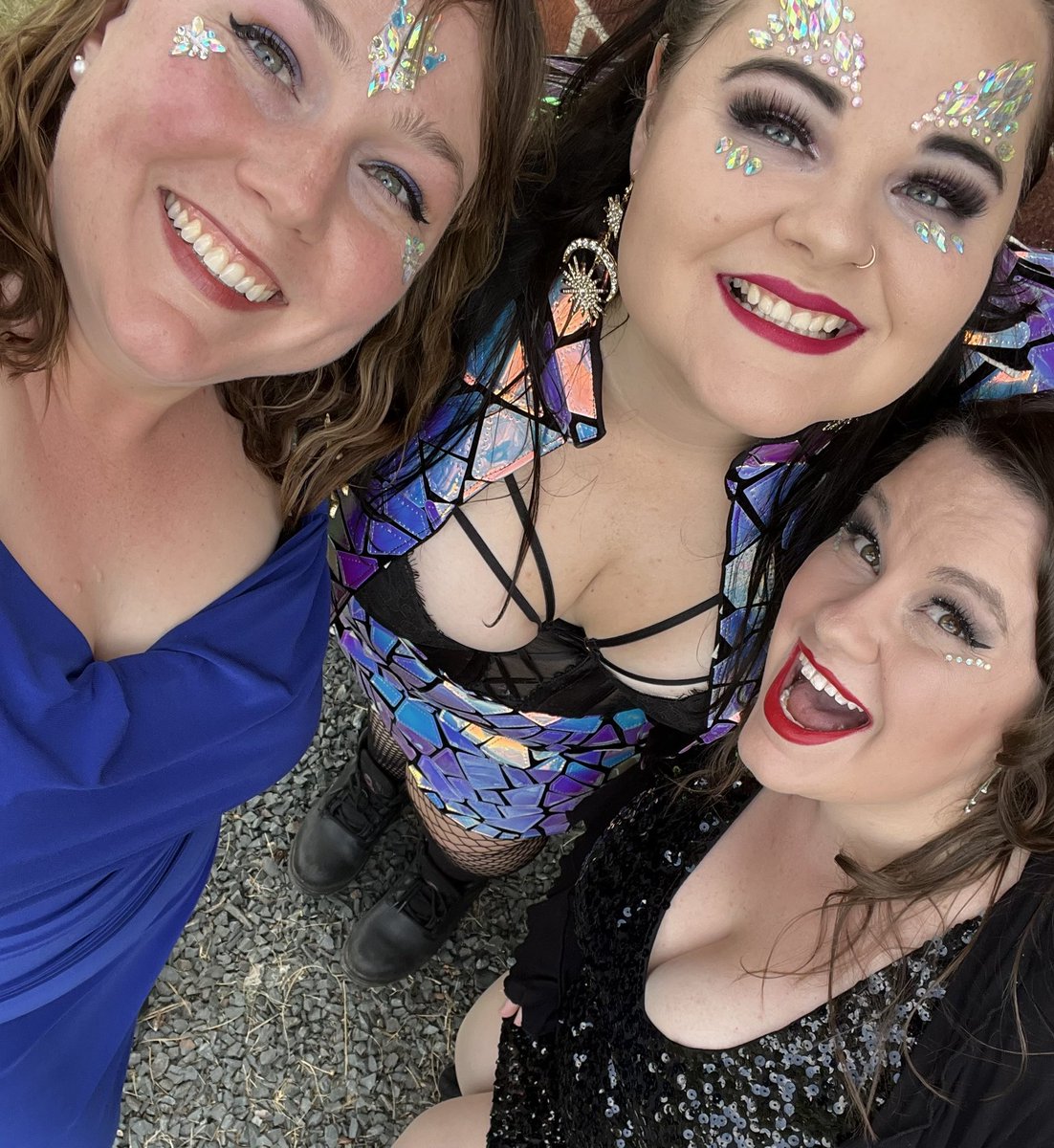 gigi256's tweet photo. So excited to be here!!!#MinneapolisTSTheErasTour https://t.co/SNjXQHWnCX