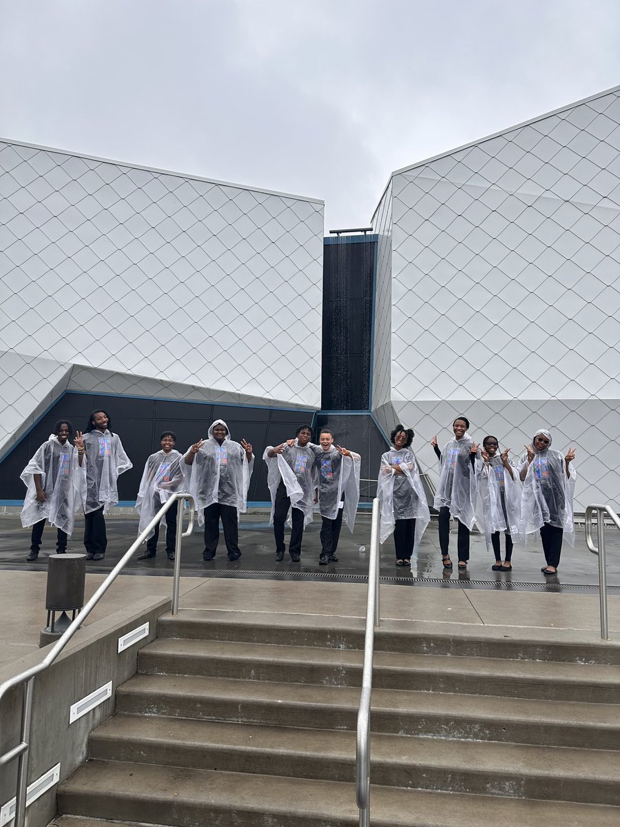 mosaicdetroit's tweet photo. Our Mosaic Singers were “singing in the rain” today, sharing their gifts with guests of #SunsetattheZoo at the @detroitzoo ☔️🎶❤️ https://t.co/e6AlZiLKRB