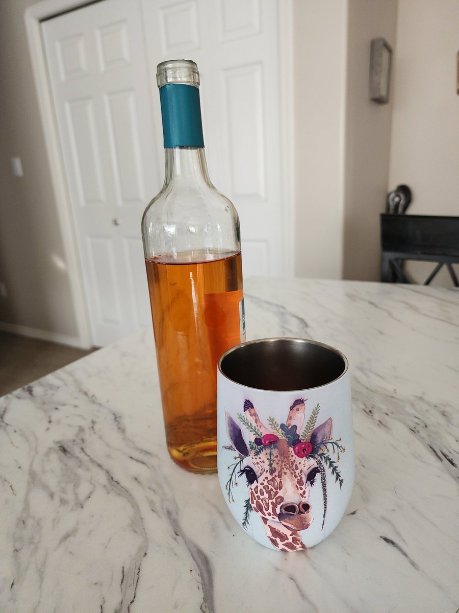 kerette45's tweet photo. Happy #InternationalRoséDay
#HowICFL #CFLGameday https://t.co/Oop38C4Bwd