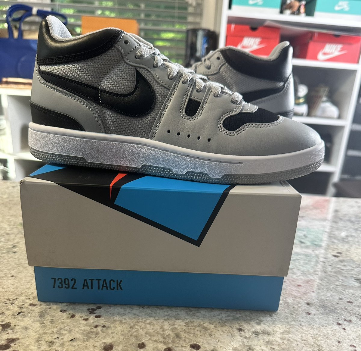 Sneakervisi0n's tweet image. First photo belongs to @RIFLA 2nd pic belongs to ME!!! Mac Attack!! #macattack #nike #johnmcenroe