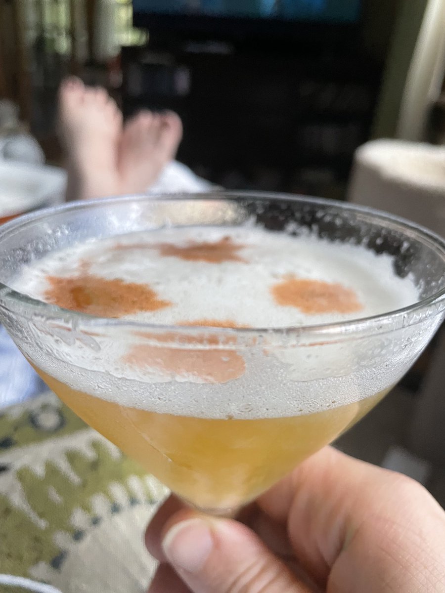 gofortht's tweet photo. Whiskey sour with an egg white. Made by my amazing husband. Choose your partners wisely. #whiskeysour #fridaynight https://t.co/raJn4Ma6zX