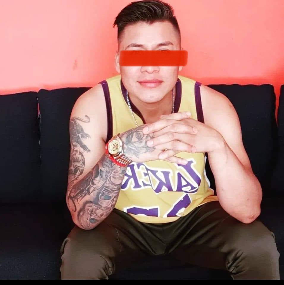 DefensaAnimal's tweet photo. 🧵👉🏻🚨 Ángel "N" sería el responsable de haber asesinado de manera brutal a un gatito en #Tlalnepantla #Edomex, no compartimos el video debido a la crudeza de los hechos, sin embargo aquí les dejamos el rostro del sujeto que ya busca la autoridad. https://t.co/vzsF2fVLBH