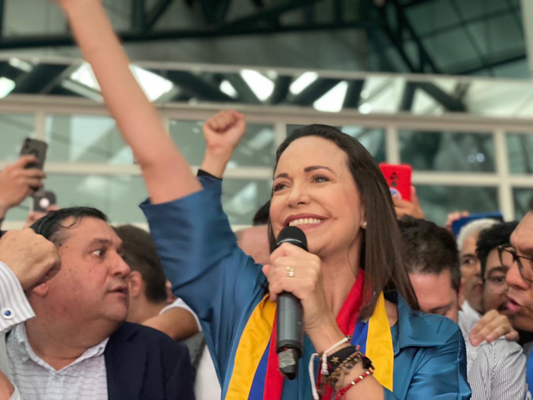 Hoy fue un día histórico ¡tenemos CANDIDATA a la presidencia! nos inscribimos y con <a href="/MariaCorinaYA/">María Corina Machado</a>  se inscribió toda Venezuela.

Ha sido emocionante vivir este momento en la calle, con la gente, con mi equipo <a href="/Vente_Sucre/">Vente Mun. Sucre - Miranda</a>.

¡Vamos hasta el final!

#VenezuelaConMaríaCorina