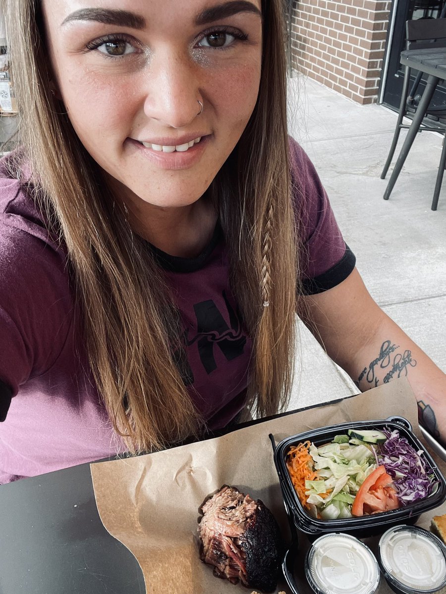 misscamirosexo's tweet photo. Shoutout to #Missionsbbq for the delicious food!๐คคhttps://t.co/4bPh4baySk
#onlyfansgirl #onlyfansmodel #nba #NFL #brunettegirls #THICK #nudes4sale https://t.co/uyj8PzXVZ6