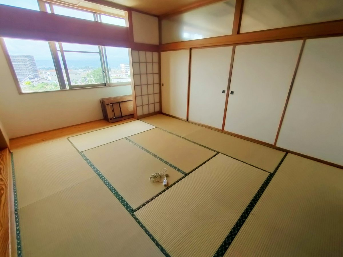 #模写しないと出られない部屋
今日も始まっておりまする〜！
一日がんばりまっしょい！

※地元の会議室を借りて
創作仲間を集めて
ただひたすら自習する会を主催
しています。
#模写部屋 https://t.co/Jf1Ib4TL6Z