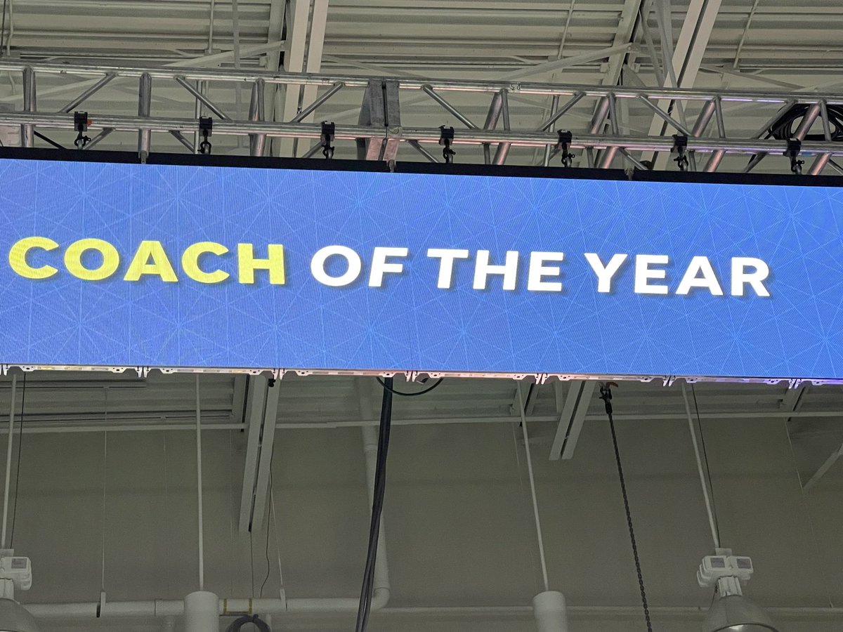 ETNreisenweber's tweet photo. The coach of the year is Sheila Bancroft of Maplewood girls volleyball! #NWPAHSSA https://t.co/yayC81bz8f