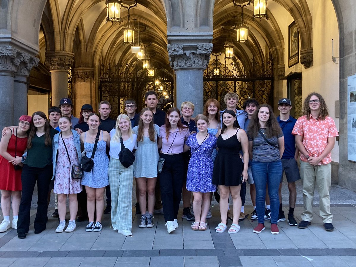 NASD_WorldLang's tweet photo. GAPP Students visited Rothenburg and Munich. @NAHS1619 @gappexchanges @frauschnyderite @aprilkre https://t.co/rAuEAKrxrm