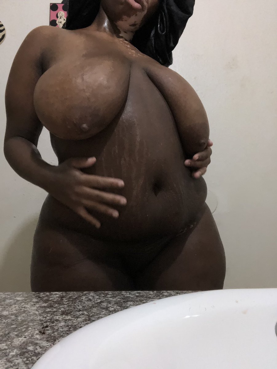 badestinthis6's tweet photo. Just get out the shower yall https://t.co/THYiW8jAxG