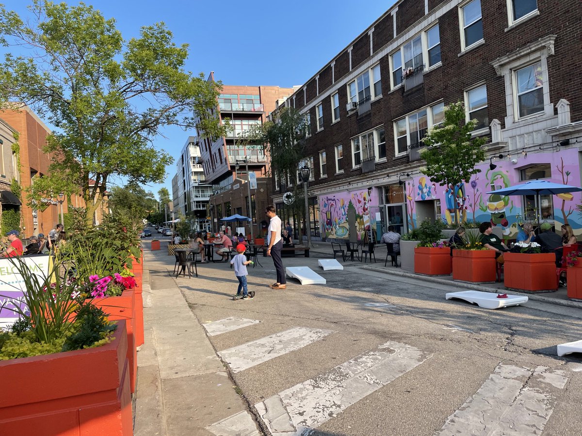 Progress
⁦@EastSideMke⁩

#ivanhoeplaza #streetsareforpeople
#docoolshit