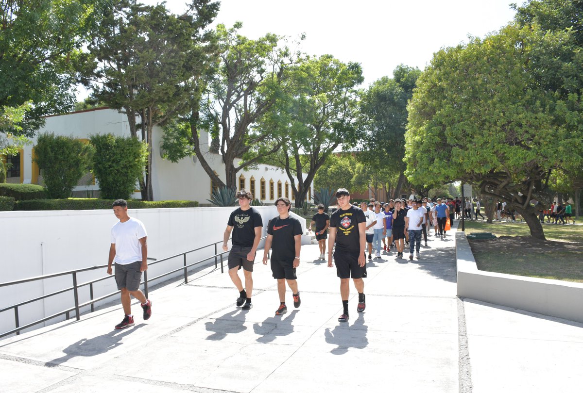 Jóvenes participantes del Camp "Experiencia Azteca", dieron hoy un recorrido por el campus de la <a href="/udlap/">UDLAP</a>, en donde conocieron los rincones más emblemáticos de nuestra universidad, lugares en donde los Aztecas #FBA se preparan de manera integral. 
#WinTheMoment🏈