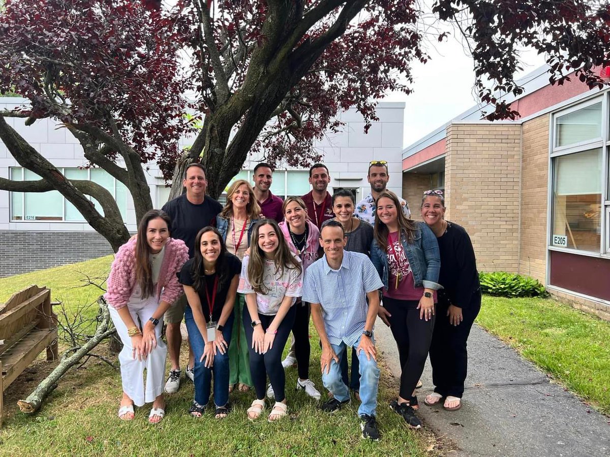 dcchill22's tweet photo. Last day of school! Strong finish for our 6th grade team of teachers! Love working with these people! #bestteamever @drzublionis @RyanWOHara @Falconet75 @NSMSVikingsAP @MariaPerdios @JoanneRossiter1 @LisaHittner @MrComo22 @CarolASmyth @SHELLNORTHSHORE https://t.co/WOvDTCHs0E