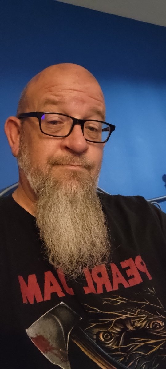 bush_jason's tweet photo. Beard game getting strong. Me and my gf have to use hairbands before sex. #sushiBarbershopFloor #JohnFox https://t.co/covdVie2RC