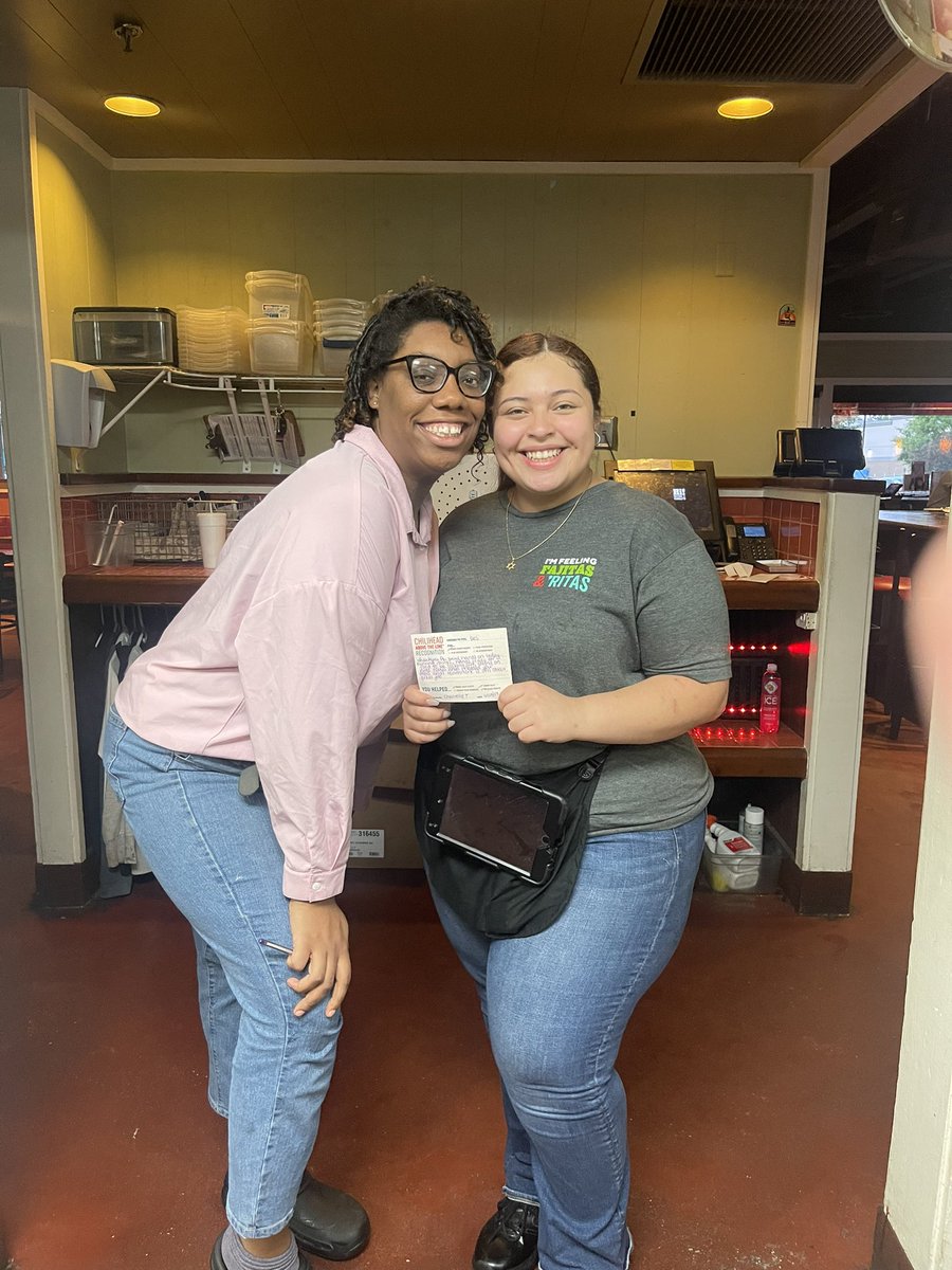 CThurston03's tweet photo. Cheers to Desiree for making sure every guest counts. Picking up tables &amp; being hands on throughout her entire shift. ✨ #chilislove https://t.co/OKjQwQRykz
