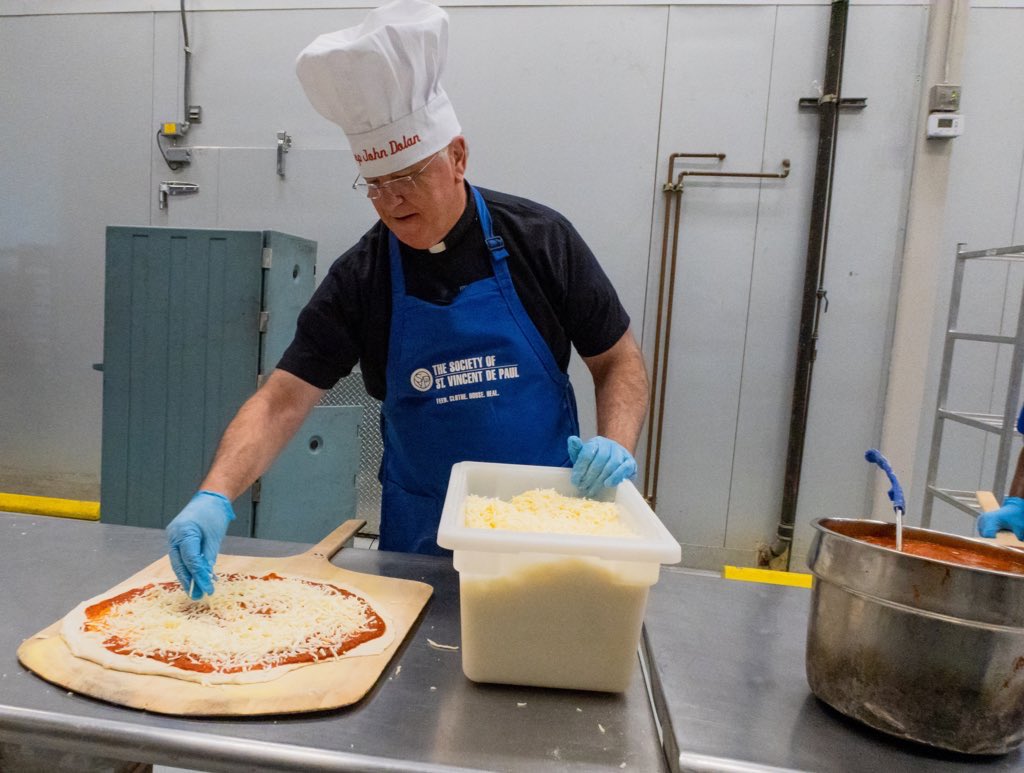 Look who came to join us in our Friday night tradition of homemade pizzas today…Bishop Dolan! He helped us toss dough, spread sauce and add toppings on 150 pizzas for our guests to enjoy!🍕 Thank you for your commitment to helping those in need in the valley! 🙌