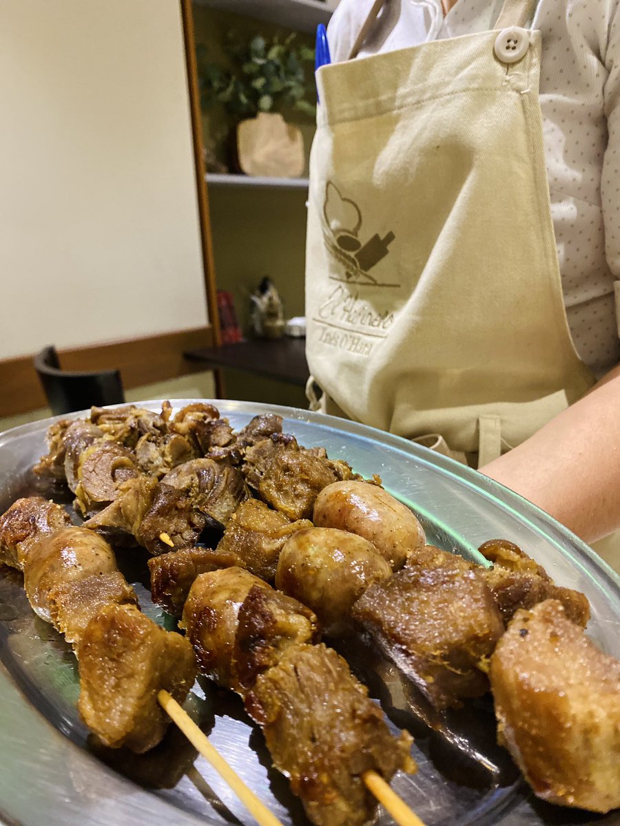 hernanvam's tweet photo. Desde el lugar de los hechos: un paraíso de comidas típicas. Tenedor libre, todo lo que puedas comer x 50 mil Gs. Incluye de TODO. https://t.co/0yA5NNKBxa