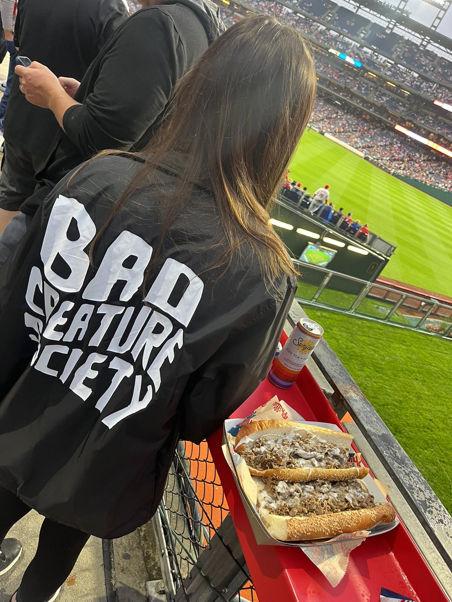 eazy_livin_'s tweet photo. My favorite things all in one photo #Phillies @badcreatureSOC https://t.co/MNpRyWTDrR