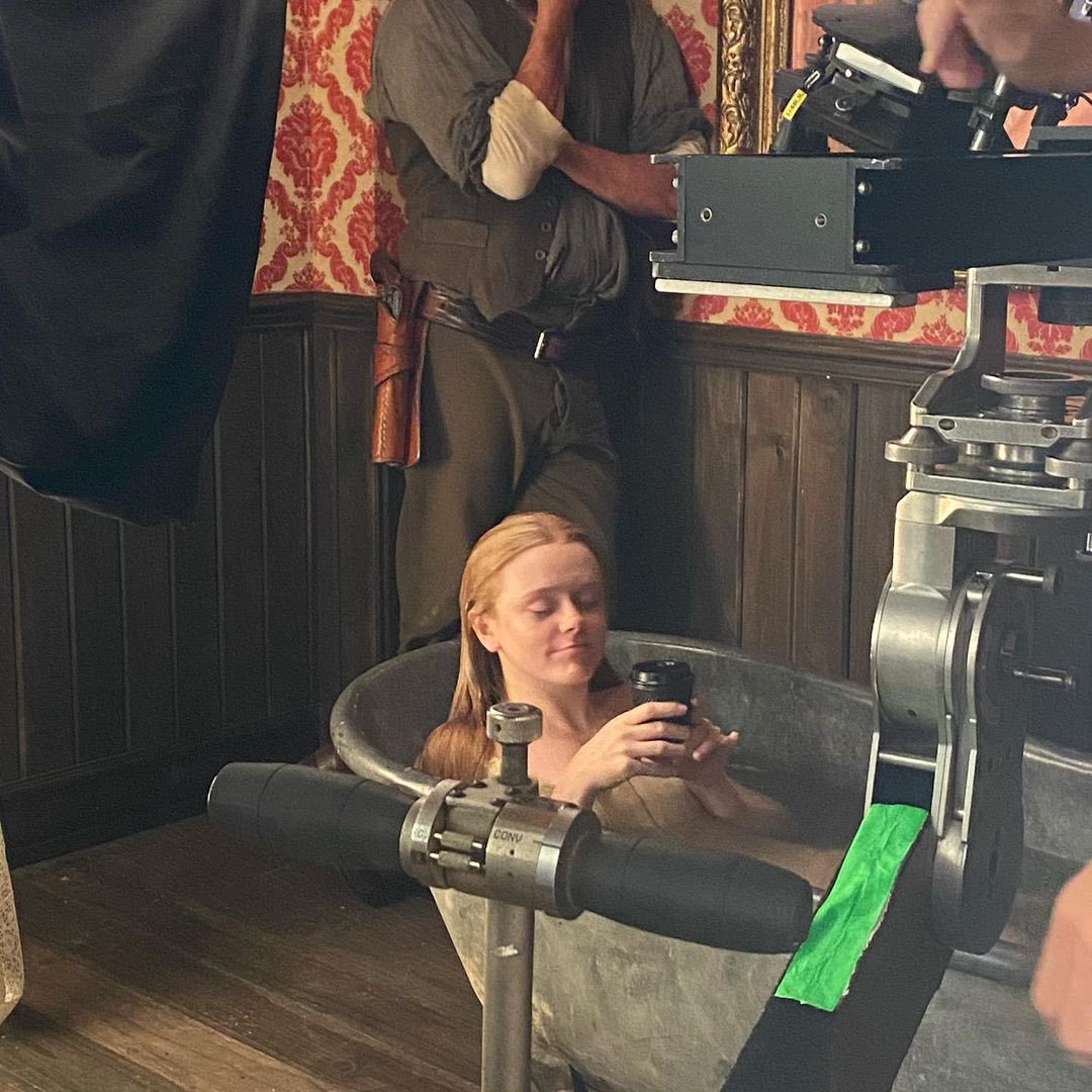 acowenbra's tweet photo. 📸 Abigail Cowen compartilhou fotos dos bastidores das filmagens de 'Redeeming Love'. https://t.co/D51VssPMNx