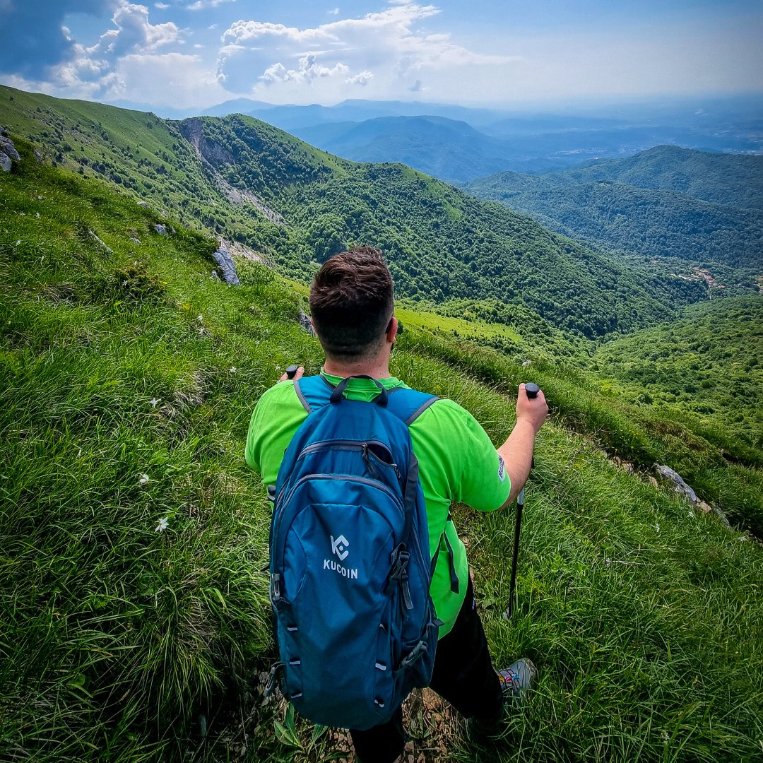 Just as #crypto trading requires perseverance, this scene is a testament to the beauty that unfolds when we push ourselves to new heights. 🏞️✨

#HangoutwithKuCoin