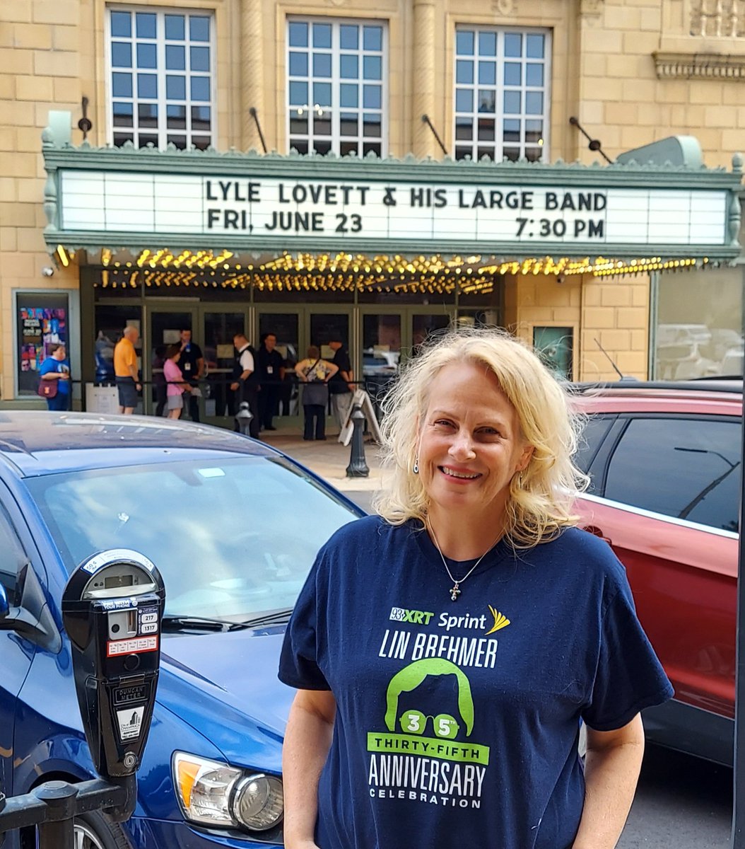mjvanroos's tweet photo. Brought Lin and @93XRT along to hear the one and only @LyleLovett and his Large (not big!) Band. Here we go! https://t.co/08nWhALqXb