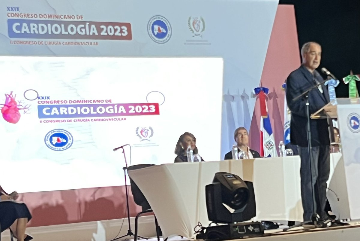 El Dr. Adrián Baranchuk @adribaran presidente de @SIAC_cardio dejando un tremendo mensaje en el acto inaugural del XXIX congreso de Cardiología Dominicano. Felícita a @sodocardio1 por el ejemplo de #Equidad que vive y transmite