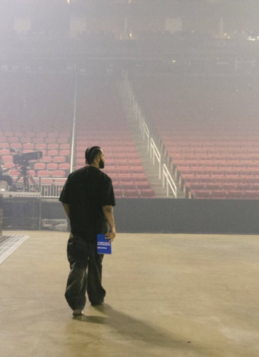 Drake Related (@drakerelated) on Twitter photo 