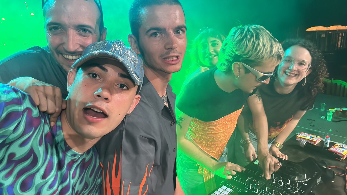 FORD FESTA (@fordfestadjset) on Twitter photo 