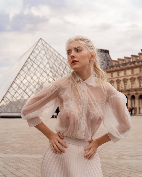 The man passing by yelled &ldquo;Vive la R&eacute;publique!&rdquo; 🇫🇷 https://t.co/scJgsradQs