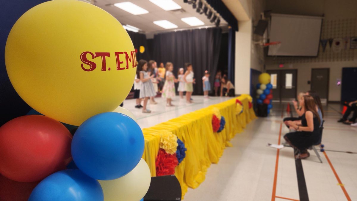 StEmily2015's tweet photo. Our Kindergarten celebration of learning was a great success! Well done Sabers! @YCDSB @DomenicScuglia @WigstonJennifer https://t.co/zublzr2WBQ