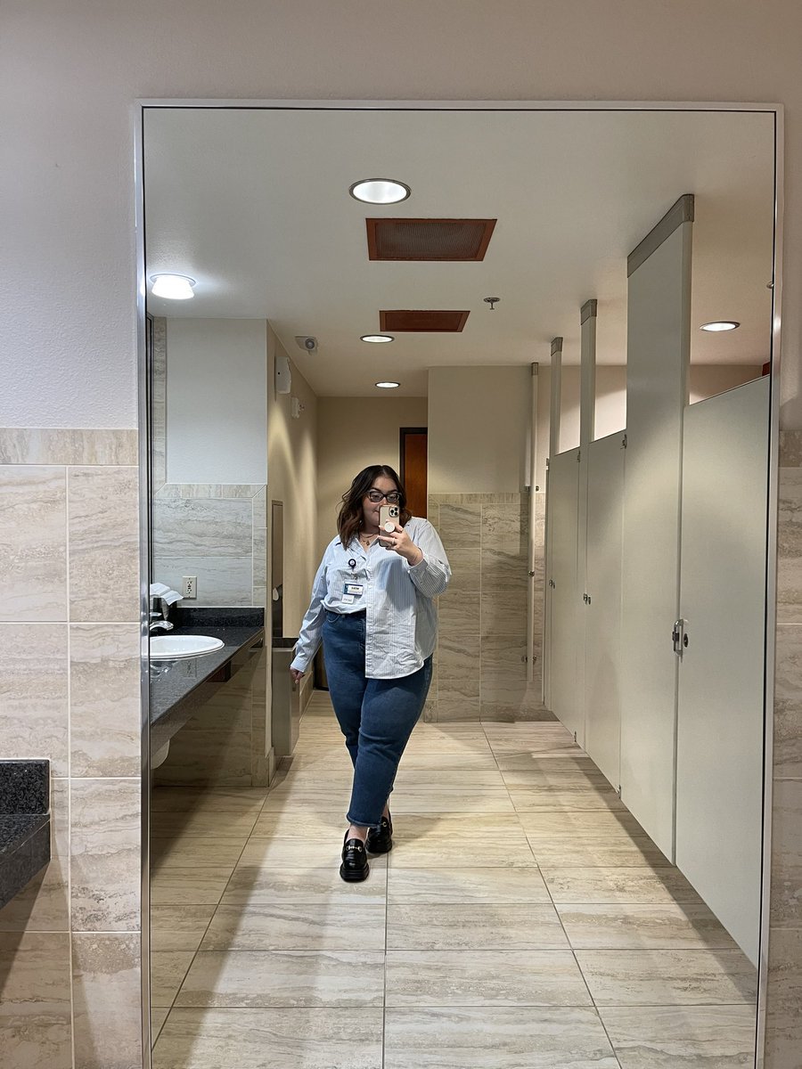 nicoleserv's tweet photo. in my corporate girly era https://t.co/bksrM2si0J