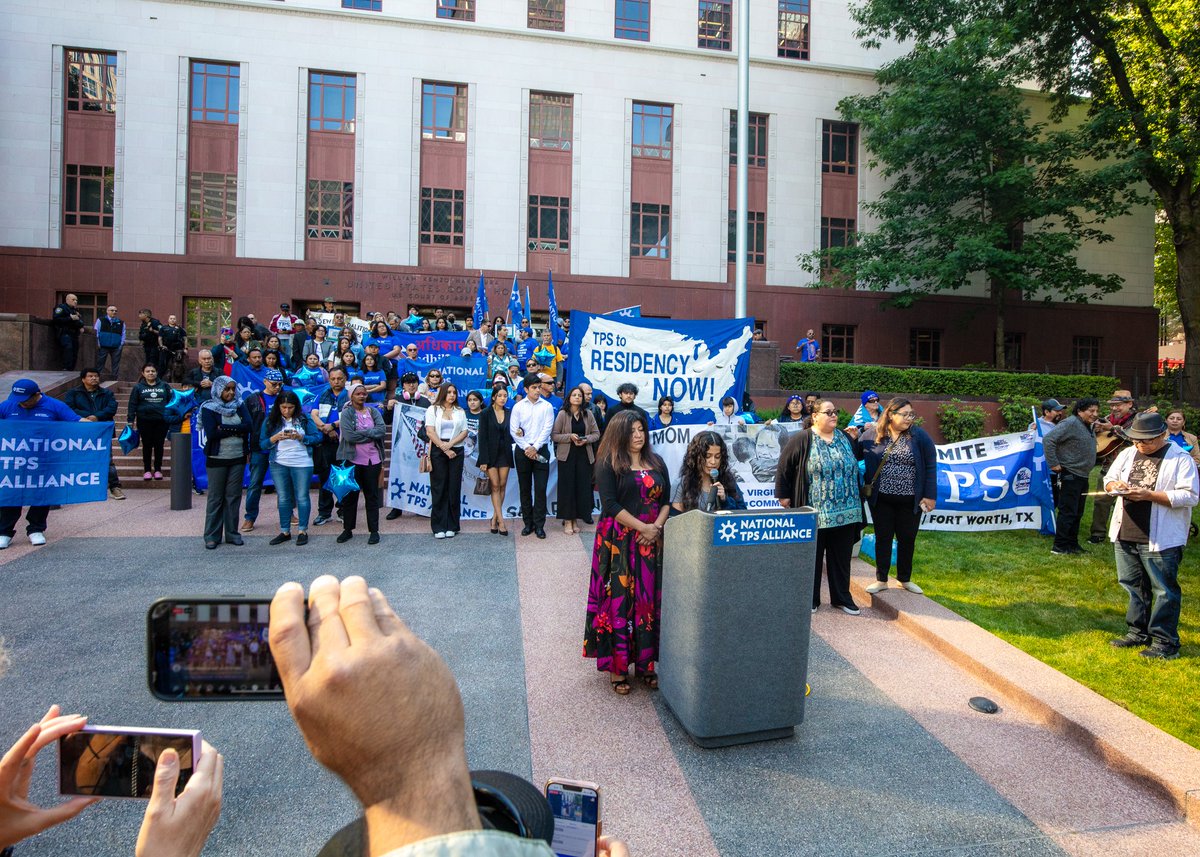 Yesterday- TPS families were at courthouse in Seattle to support plaintiffs & their lawyers during extraordinary convening to hear Ramos v. Mayorkas, a legal challenge to Trump era TPS terminations for 300,000+ #TPSJustice #ResidencyNOW Read more here⬇️: nationaltpsalliance.org/en-banc-ninth-…