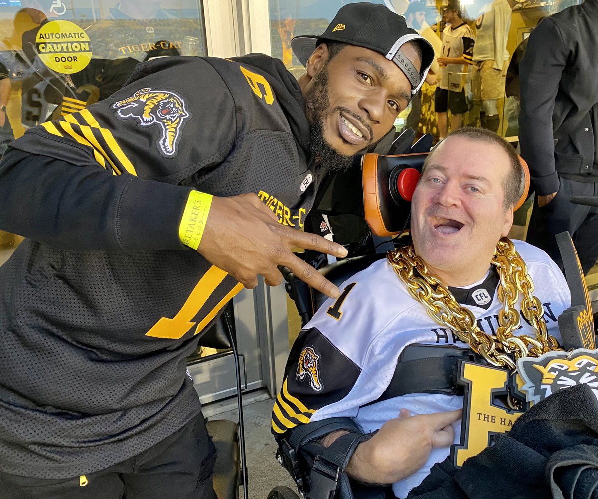 AndrewONielsen's tweet photo. My man @speedybanks16! Well deserved #AlumnusofDistinction!
Thanks for stopping by to say hi and to catch up. I really appreciate you signing a jersey for me and a few items for my fundraiser. Your support means a lot to me.
@Ticats #Ticats @CFL #looksreadytoplay #signthisguy https://t.co/PDqHC958WM