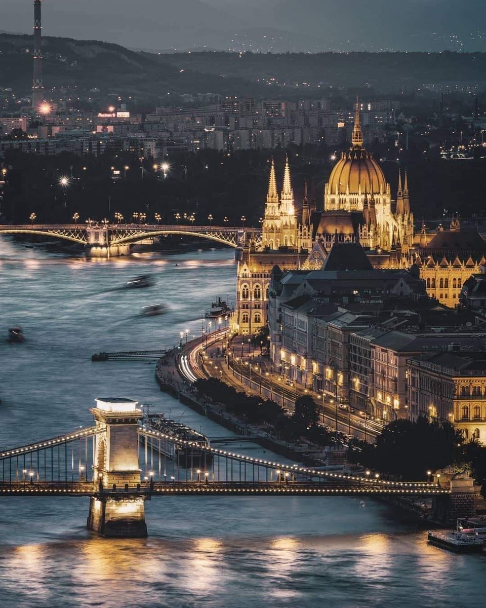 Budapest, Hungary, by night

📷 @norbertlepsik

#Europe #Hungary #Travel