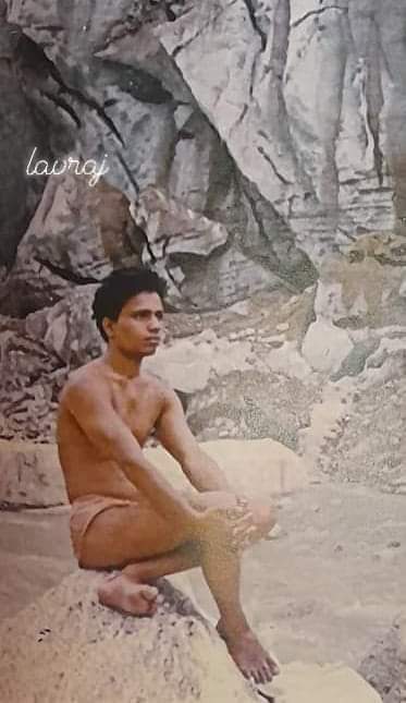 अखंड प्रचंड पुरुषार्थ का जीवंत उदाहरण, 
कड़ाके की ठंड में, हिमालय की गोद में, साधना करते समय,  परम श्रद्धेय आचार्य श्री बालकृष्ण जी महाराज का दुर्लभ चित्र ।
<a href="/Akash_bst/">आकाश</a> <a href="/Anand_arya246/">Anand Arya patanjali</a> <a href="/Balchan23470990/">Balchand sharma</a> <a href="/UshaBhagat16/">Usha Bhagat 🇮🇳राष्ट्रभक्त सोशल-योगीनी।</a> <a href="/HaribanshShukl4/">हरिबंश शुक्ल🇮🇳राष्ट्रभक्त_सोशल_योगी</a> <a href="/Sanjivani_MPYS/">Sanjivani_MPYS #SocialYogi</a> <a href="/Santosh00455545/">सोशल योगी सन्तोष @</a> <a href="/raghukonandur/">raghuprasad Konandur</a>