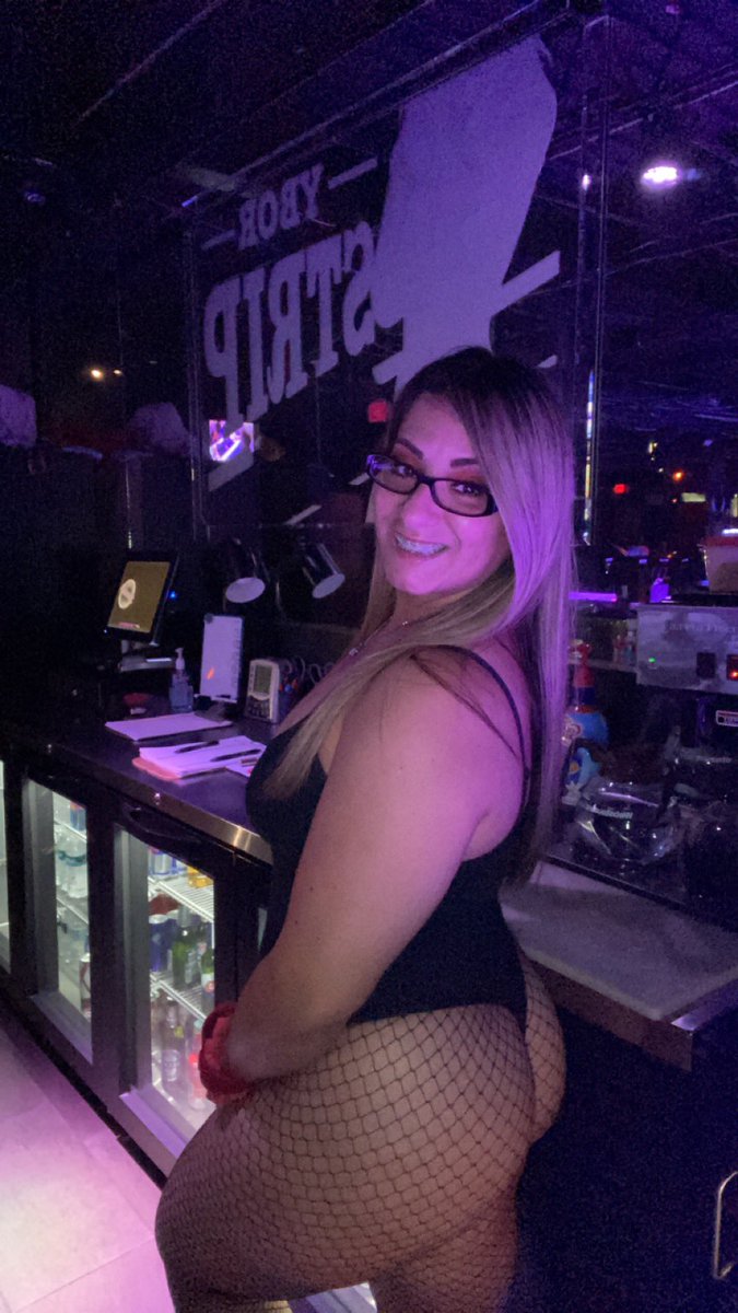 It’s FRIDAY!! Time to PARTY!! If you’re OUT-N-ABOUT stop by and say HI!! #WorkSelfie #FridayNightLights #LateNightFun #UpAllNight #AintGoingDownTillTheSunComesUp #Tampa #Ybor #NightLife #ClubLife #BartenderLife #StripClubLife #FullNudeStripClub #ColoradoGirl #LivingTheFloridaLife