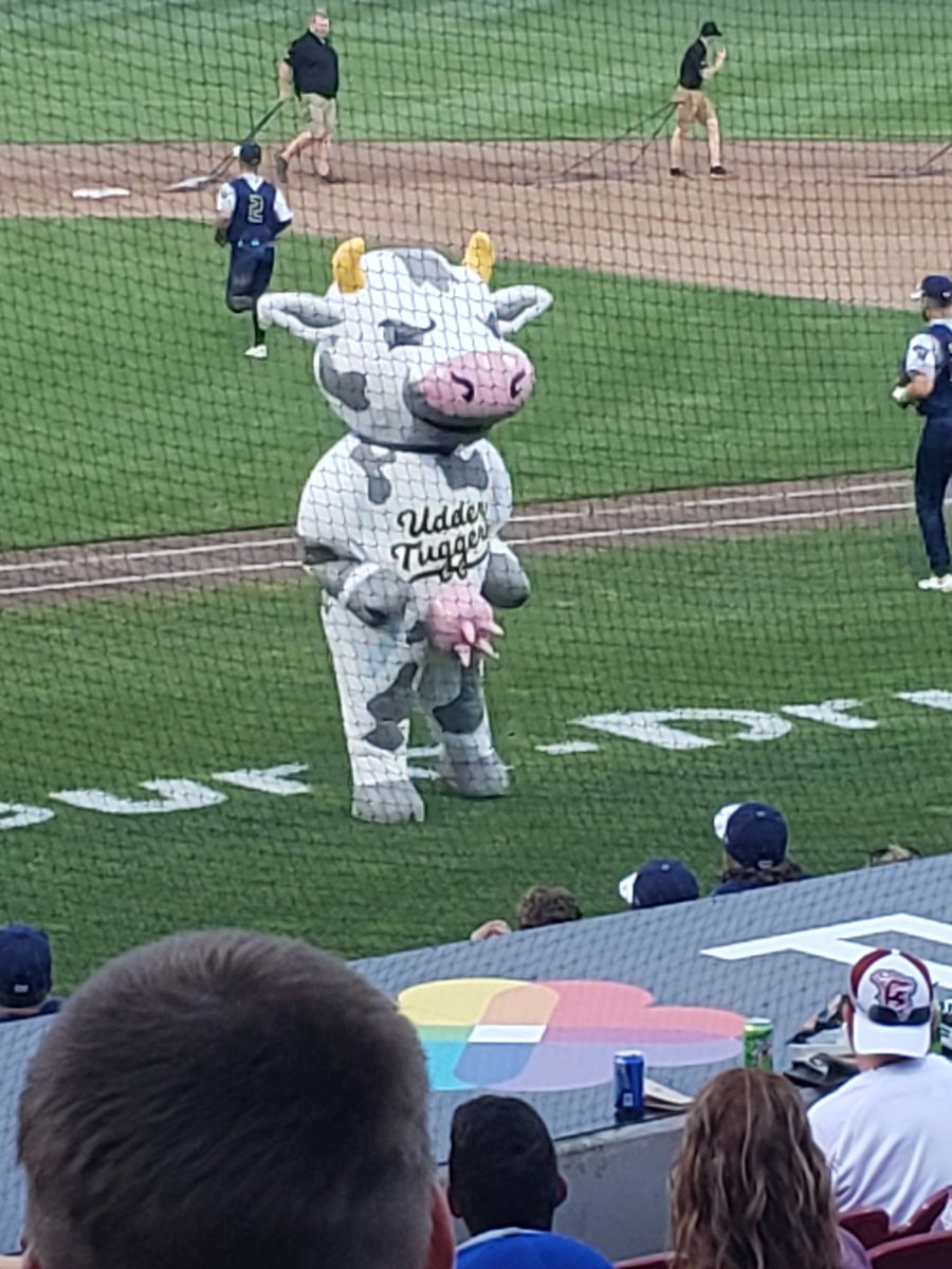 Uh, thats not Challey the Moo Moo.  Udder Tugger weekend at the ballpark...#TRatNation #Fallout76